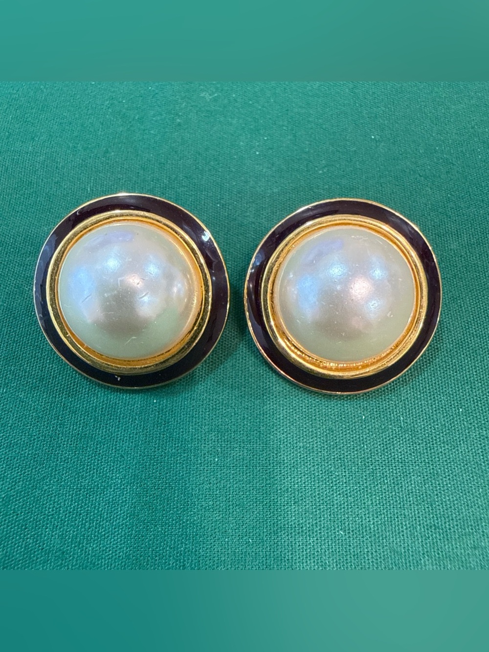 Classic Pearl-Style Dome Earrings in Black and Gold 24F
